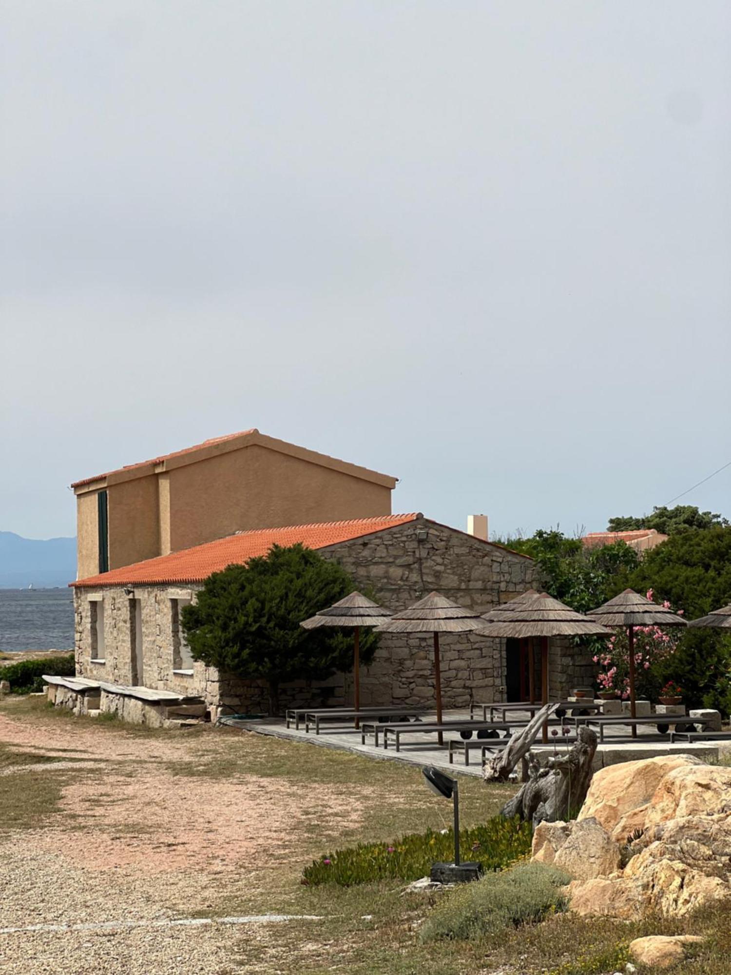 Appartamento Il Caracolo A Cala Francese La Maddalena  Exterior foto